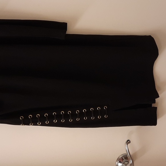 NWT, Carmen Marc Valvo Cold Shoulder Cut and Sew Dress - Picture 5 of 13